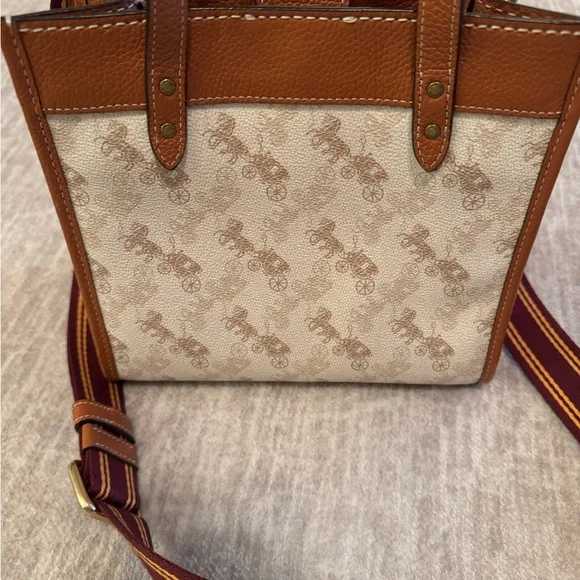 Coach Field Tote 22 With Horse And Carriage Print And Carriage Bag - Picture 2 of 6